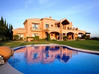 Chalet con 5 dormitorios se vende en Marbella, Costa del Sol