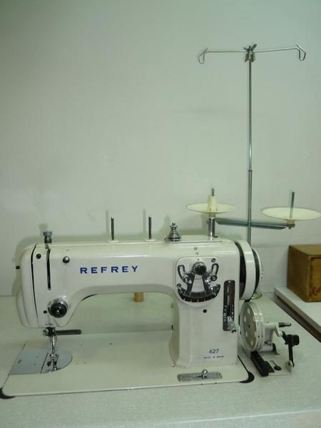 Maquina de coser REFREY 427