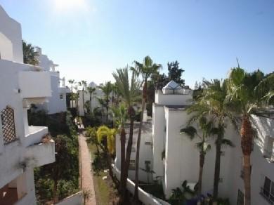 Apartamento con 2 dormitorios se vende en Marbella, Costa del Sol