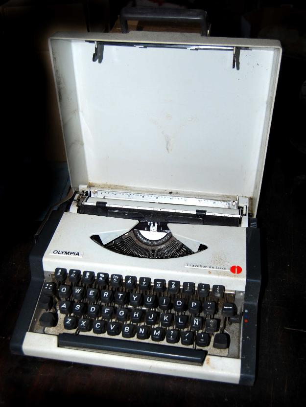 Máquina escribir portátil  “olympia traveller de luxe”