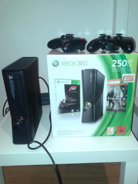 XBOX 360 250GB + 2 Mandos