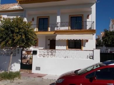 Adosado con 4 dormitorios se vende en Marbella, Costa del Sol
