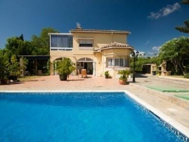 Chalet con 4 dormitorios se vende en Estepona, Costa del Sol