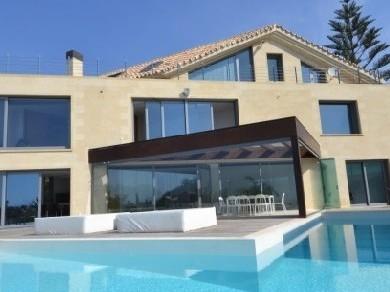 Chalet con 5 dormitorios se vende en Marbella, Costa del Sol