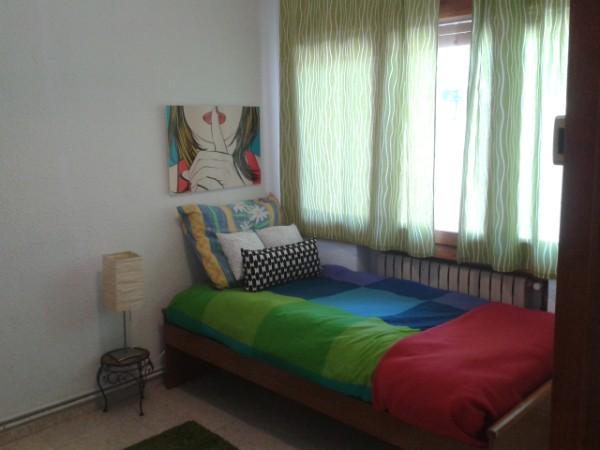 habitacion , economica , con piscina, jardin ,autobus , amplia ,luminosa