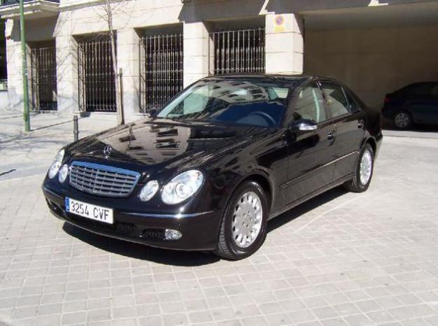 Venta de coche Mercedes E 270 CDI Elegance '04 en Madrid