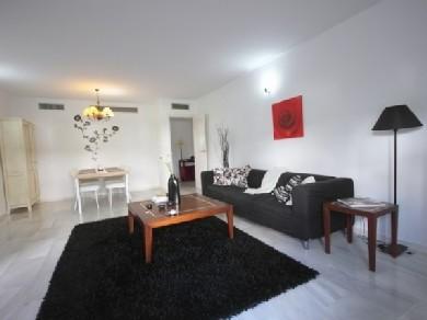 Apartamento con 2 dormitorios se vende en Marbella, Costa del Sol