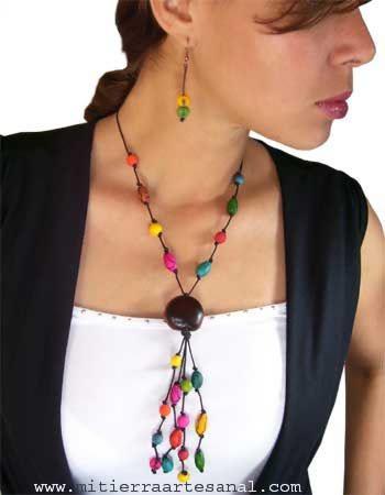 Bisuteria-Collares en semillas-tagua-coco-bambu-totumo.