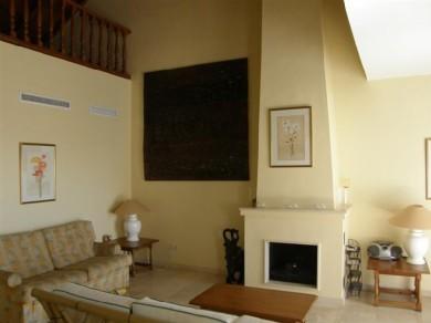 Apartamento con 3 dormitorios se vende en Marbella, Costa del Sol