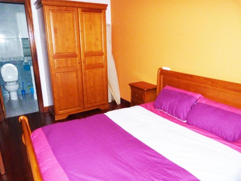 Habitación grande con baño propio para chica estudiante en donostia loquo