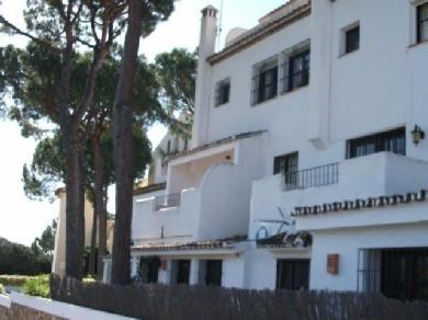Adosado con 2 dormitorios se vende en Marbella, Costa del Sol
