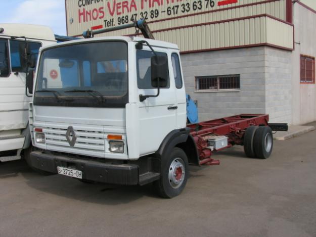 CAMION RENAULT S160 EN CHASIS CABINA