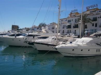 Apartamento con 2 dormitorios se vende en Marbella, Costa del Sol