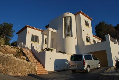 Luxury3-bed villa with pool in Moraira