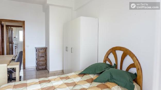 Rooms available - Spacious 2-bedroom apartment in central Lavapiés