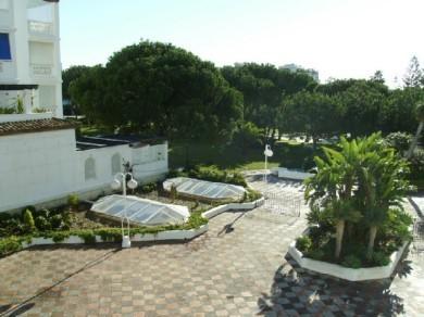 Apartamento con 2 dormitorios se vende en Marbella, Costa del Sol