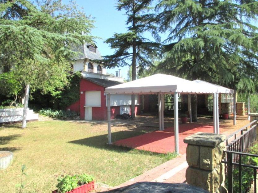 Dos casas con jardin de 1170 m2 cafeteria restaurante en graus