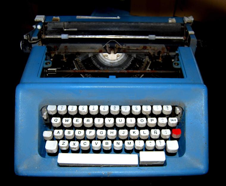 Máquina escribir portátil  “olivetti estudio 46”