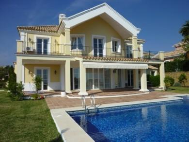 Chalet con 5 dormitorios se vende en Benahavis, Costa del Sol