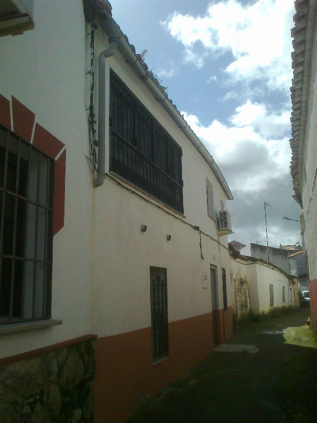 Se vende casa en madroñera, caceres