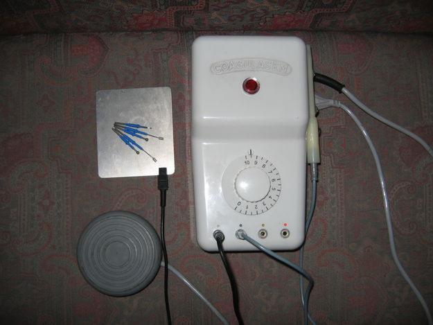 vendo 2 basculas y electrobisturí