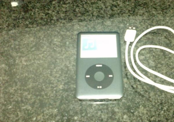 VENDO IPOD CLASICO NEGRO DE 120GB ESTA NUEVO