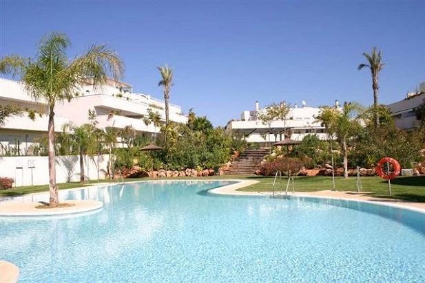 Apartamento a la venta en Nueva Andalucía Costa del Sol