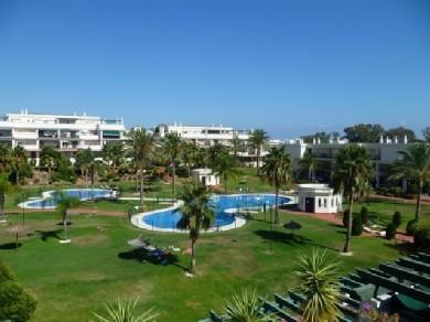 Apartamento con 3 dormitorios se vende en Marbella, Costa del Sol