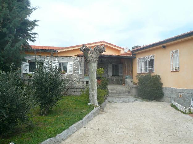 Chalet Individual en Venta. 3 Dormitorios. 180 m2. 180 m2c. Bonito chalet independienpe.