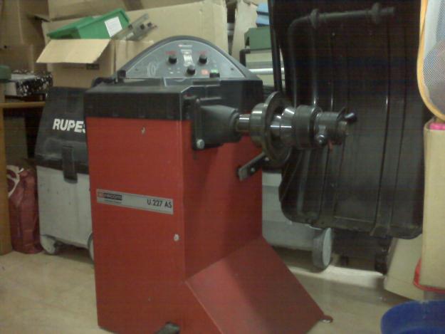 Vendo Equilibradora de ruedas Marca Facom