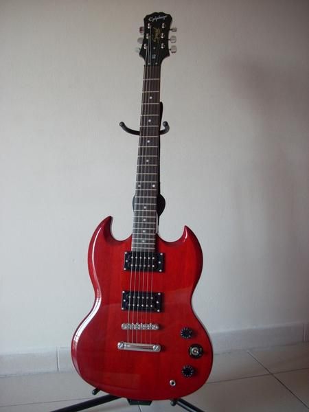 vendo guitarra eléctrica, amplificador y pedal multiefectos