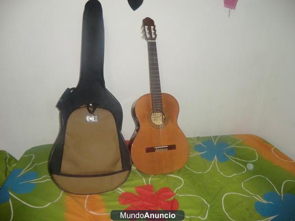 VENDO UNA HERMOSA GUITARRA  ARTESANA \