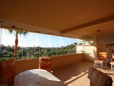 Apartamento con 2 dormitorios se vende en Marbella, Costa del Sol