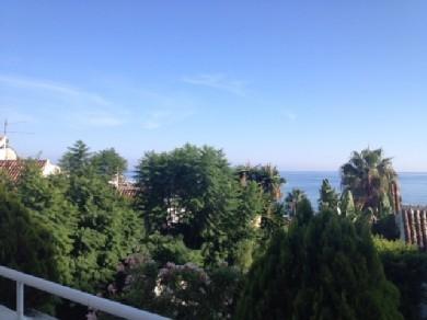 Apartamento con 3 dormitorios se vende en Marbella, Costa del Sol