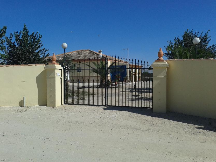 Se vende campo en los palacios y vfca 1.700m2