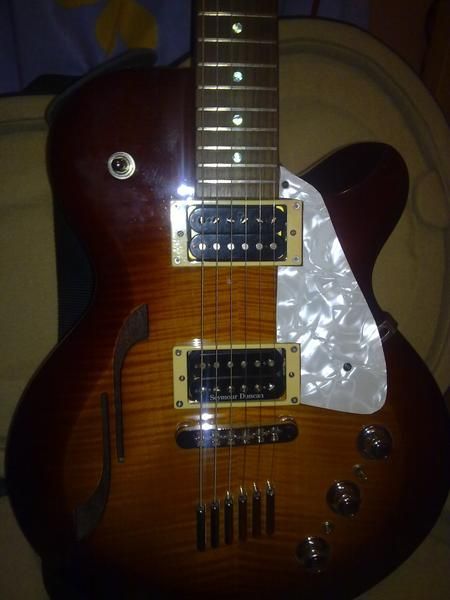 vendo guitarra yamaha aes 620 de semicaja