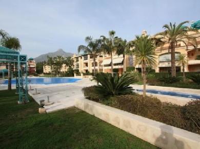 Apartamento con 3 dormitorios se vende en Marbella, Costa del Sol