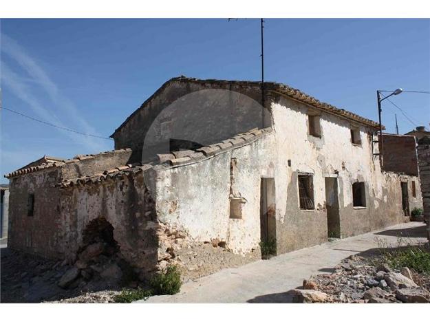 Casa de pueblo cerca del río Ebro