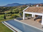 Chalet con 5 dormitorios se vende en Estepona, Costa del Sol - mejor precio | unprecio.es