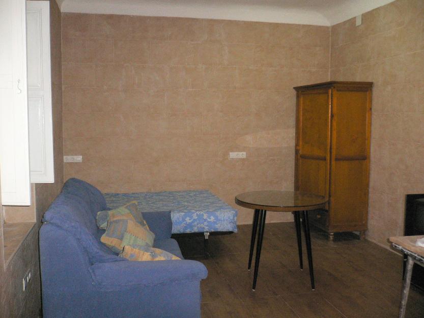 Estudio amplio y amueblado