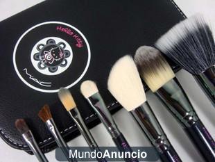 Estuche Hello Kitty de maquillaje profesional MAC con 7 brochas﻿ numeradas