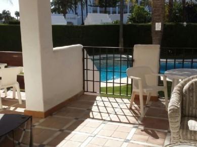 Apartamento con 2 dormitorios se vende en Marbella, Costa del Sol