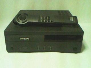 Antigua consola Philips CDI – 490 con cds interactivos.