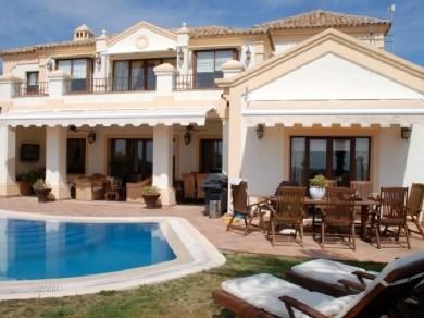 Chalet con 5 dormitorios se vende en Benahavis, Costa del Sol