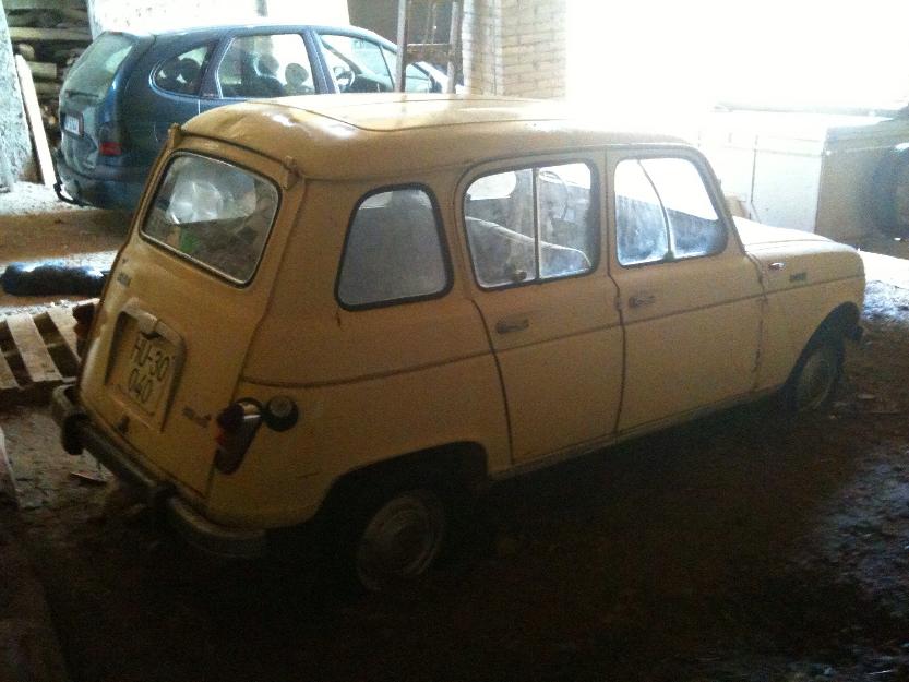Renault 4 L clásico, para restaurar.