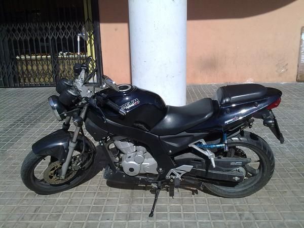 VENDO DAELIM - ROADWIN 125  NEGRA 4000 KM