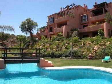 Apartamento con 2 dormitorios se vende en Marbella, Costa del Sol