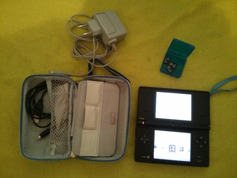 Nintendo dsi negra con 34 gb en juegos