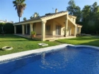 Chalet con 4 dormitorios se vende en Estepona, Costa del Sol - mejor precio | unprecio.es