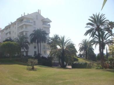 Apartamento con 2 dormitorios se vende en Marbella, Costa del Sol